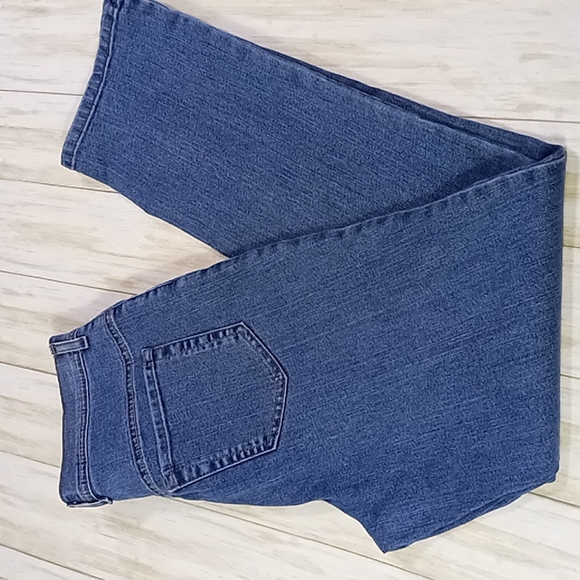 Charter Club Slimming Classic Narrow Leg Blue Jeans Size 8 Reg - Picture 8 of 16